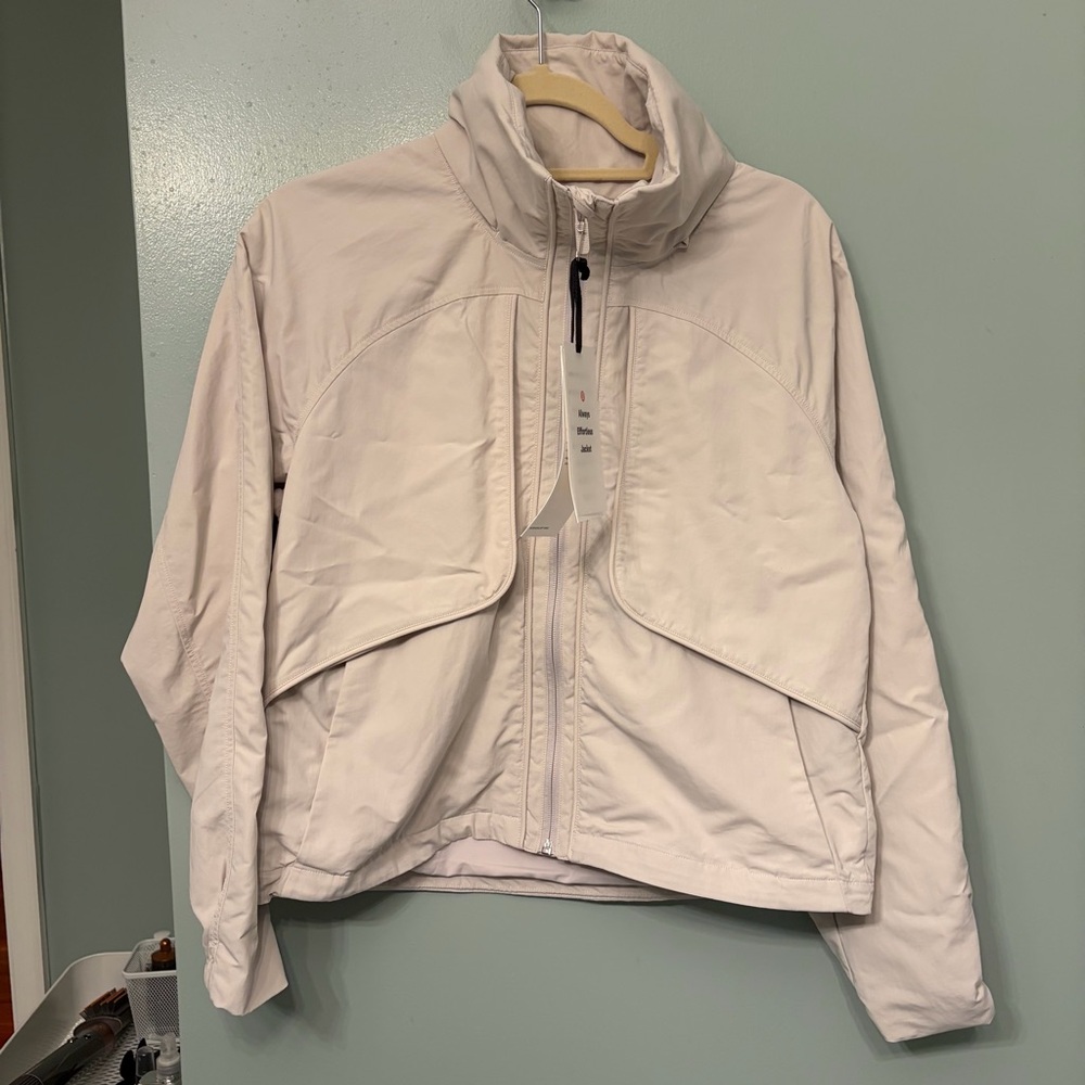 Lululemon Always Effortless Jacket in Dune - Picture 3 of 7